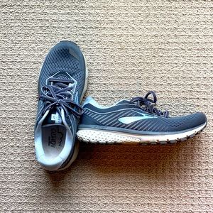 Brooks sneaker